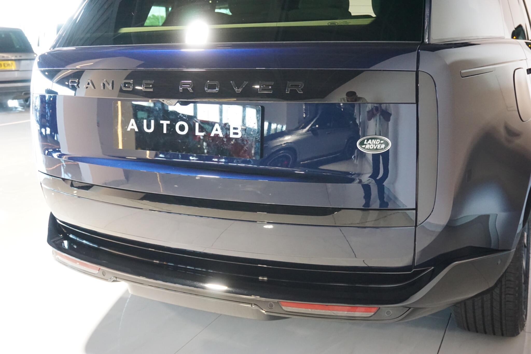 Land Rover Range Rover 3.0 D300 MHEV SE SUV 5dr Diesel Auto 4WD Euro 6 (s/s) (300 ps)